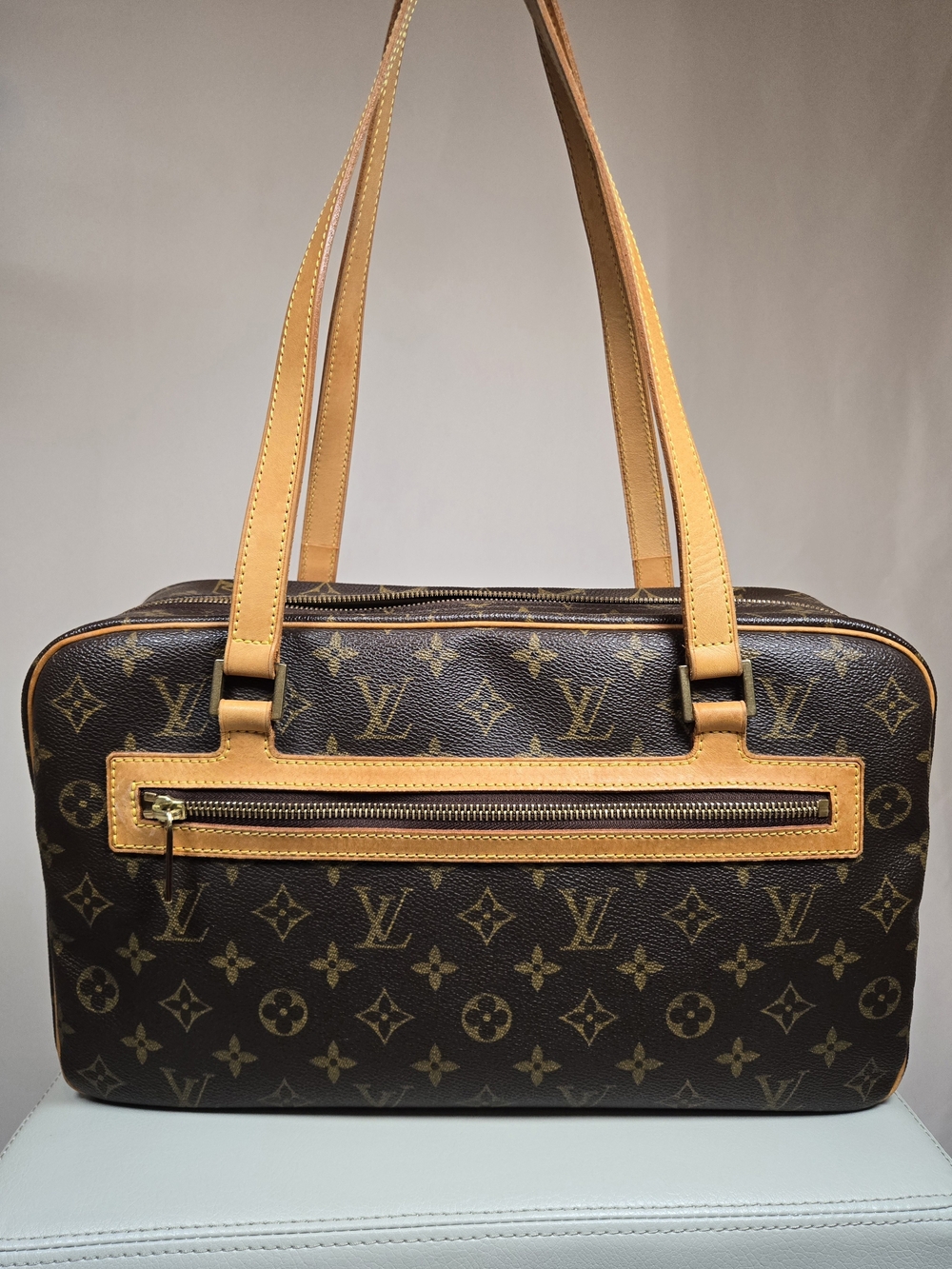Vinatage Louis Vuitton Cite' GM Monogram Canvas Tan Trim Shoulder Bag